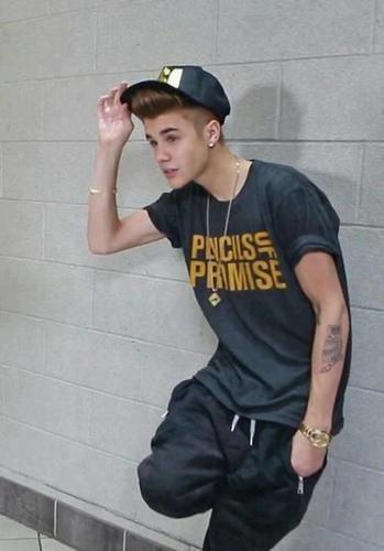 BiebsOverMe's profile picture. In love with Biebs since 2009. ♡