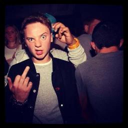 Perdidamente enamorada de un británico, venezolana, y con metas que cumplir. Conocer a @ConorMaynard es uno de ellos♥ [43].