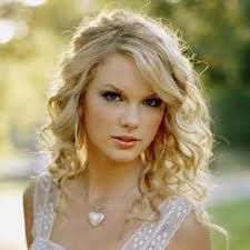 Heyy guys! i am a Swiftie, directioner, lovatic, Selenator,belieber and i ship auslly but i am more of a swiftie.
