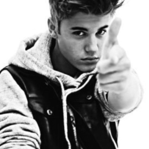 @JustinBieber AUSTRALIA NEEDS YOU! http://t.co/CDtGO4CRk4 GET #RECOVERY ON ITUNES NOW!! xoxo beliebers are family