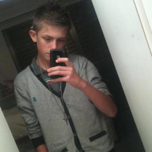 i live in Cyprus, love Chelsea FC, PS3 name McBadmann99 add me ;), follow me and ill follow back