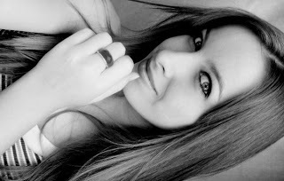 Sagitariana.chata,adoro meu cachorro *-* , amo meu namo Luiz , familia,, amigos, amor minha sis s2