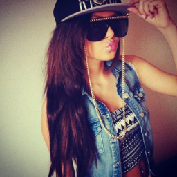 mouna_in's profile picture. Hiiii,lets live while we're young,hihihi:D