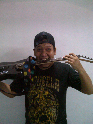Guitarist @antitesisthrash, http://t.co/kUByH46rYc, Married to @granindy, instagram: sesar666
