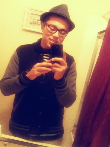 angel_tovar24's profile picture. Chill To Talk Too / Writer / Chinese looking but mexican / Follow & Ill follow Back