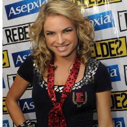 Quando era criança aprendi o ABC. Agora que cresci aprendi a amar você , Meu amor é como uma flor, faço tudo por teu amor.  @Lua_Blanco
