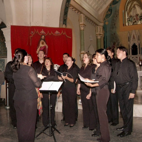 QUADRIVIUM CORO DE CÁMARA. 
Fundado en Mayo 2002 - Directora: Mtra. Silena Martínez. @SilenaMSoprano / Mail: quadriviumcorodecamara@yahoo.es