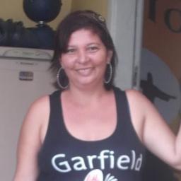 Eu sou assim
Não sei se por defeito ou qualidade mas amo,sofro,me arrependo,peço desculpas, perdoo,compreendo,acolho,acalmo.fico feliz