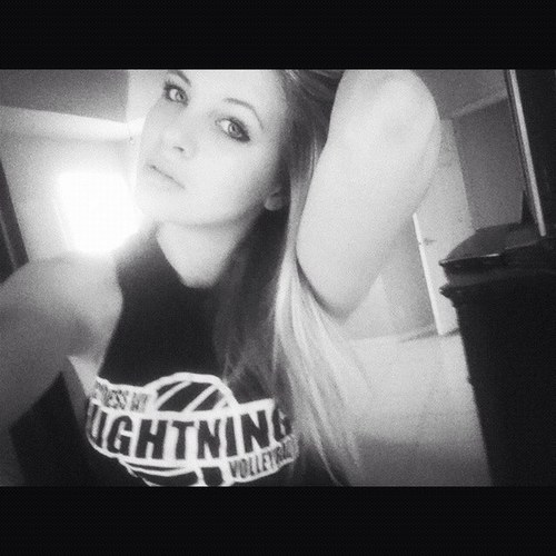 t_berlingeri's profile picture. i play compettive volleyball#20 cypress bay⚡