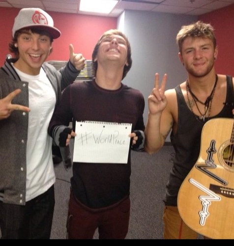 Emblem3s_world's profile picture. Not a boy ban but an inspiration 
Follow this fan page 
12/6/12❤❤
#teaminspire 
Keats❤Wes❤Drew❤Kyle❤Kenny❤
Goal-get boys to follow