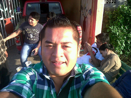 soy alegre// alegre//  alegre// me gustas acer muchos amigos// y salir de rool con mis cuates// sigeme y te sigooO.... :) pin 26AC45F8