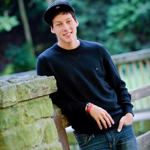 Instagram: Justelnik400 | Lehigh '17 | Music enthusiast | D1 Swimming and Diving | Civil Engineering Major