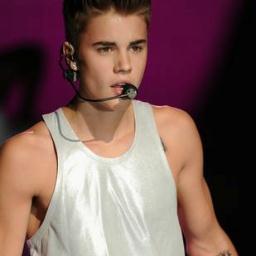 GIRLSSSSSSSSSS!!!  we are Beliebers and Mahomies  =D LOVE U @justinbieber and @austinmahone follow me and follow all the beliebers and mahomies pleaseee...
