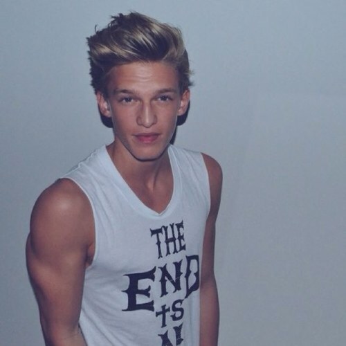❤ you know the cute australian musician? who sleeps in jeans & loves ketchup? yeah, i'm one of his angels ❤ 143 ❤