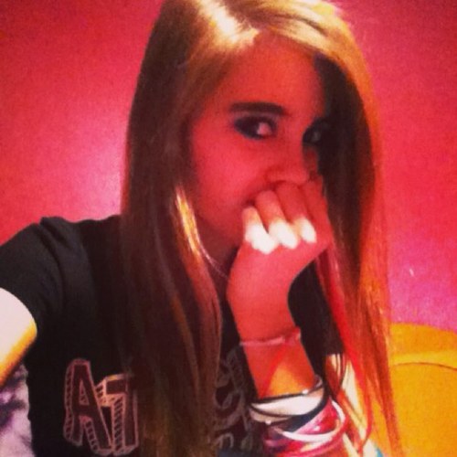 Gif boom: brokenemoheart
Instagram: brokenemoheart
Kik:brokenemoheart
Facebook: kaylee klis