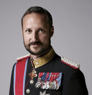 Jeg er kronprins i Norge og på Twitter. Alt for Norge. Fiktiv og fin twitter bruker akkurat som pappa @kongendin