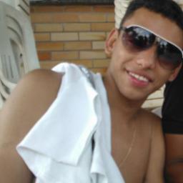 19 anos de vida,Louco pela minha mãe,estudante de Designer Gráfico na UnP,Dono da CKdesigner, E Deus acima de tudoo!