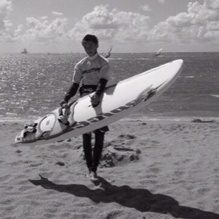 Langs de lijn is niet aan de bal-
voetballer bij Lsc1890 -Windsurfer