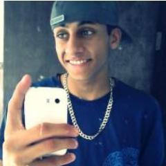 A minhα imαgem é você quem fαz, porém
minhα vidα sou eu quem vivo. ----