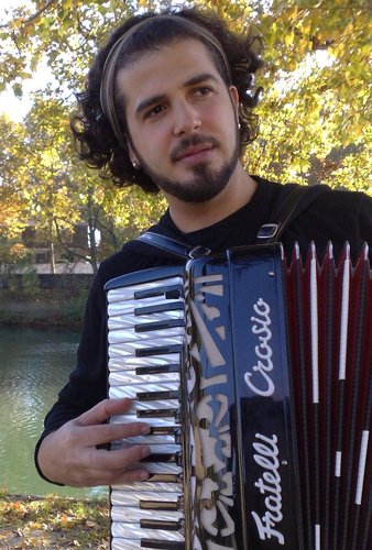 Constructor de sueños Amante del vino tinto apasionado a la musica y al tennis