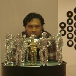 Art organizer & dealer. Only offers you a good works, specialized in Indonesian modern & contemporary works.