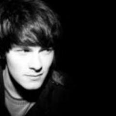 Hi I Am Lini If You Like Big Time Rush, House Of Anubis, My Babysitter's A Vampire,Brad Kavanagh And Daft Punk Please Follow Me.