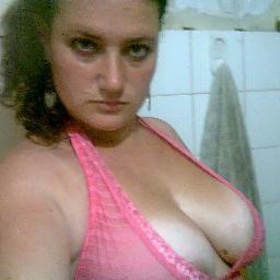 me considero una persona romantica, divertida, sincera, juguetona, y me encanta divertirme de cualquier manera. me gusta hacer amigos seguime y te sigo...