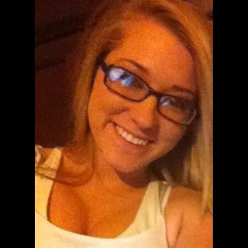 SUSCC Freshman, Major in Nursing(: Employee at Kinnucans. Roll Tide(: