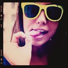 Seu sorriso ainda é a parte mais importante. Enquanto ele existir aí, o meu existirá aqui. @GabrielaRippi