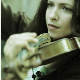 Florida-based violinist, songwriter, and singer of jazz. Hear album Nest on iTunes and CD Baby.