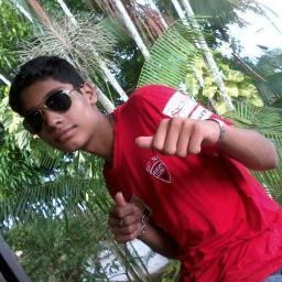 sou legal, gosto de fazer musicas, e tocar violão