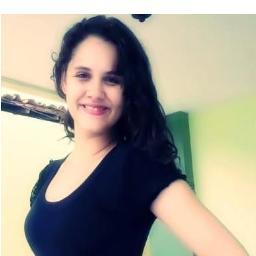 Você merece ser prioridade de alguém.Você merece ser o rei,ou a rainha,e não o vassalo,ou vassala.Não trate como prioridade quem te trata como opção.