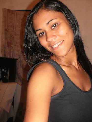 Amo me divertir,fazer novas amizades,comer uma boa pizza..hummmmmm,etc.......