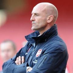 arsenalcomments's profile picture. I love reading comments instead of the main article.