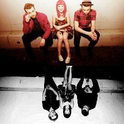 Hoola me llamo Thiare e,e soy de Chile:DD me encanta paramore son lo mejor(L)!, amo la 
fotografía, los caramelos y los animales:3

                ᶠᶸᶜᵏᵧₒᵤ