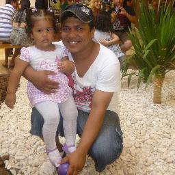 casado... pai .... musico..apaixonado  ..E  feliz    ,muito muito muito  FELIZ so PELO FATO DE VC EXISTIR..