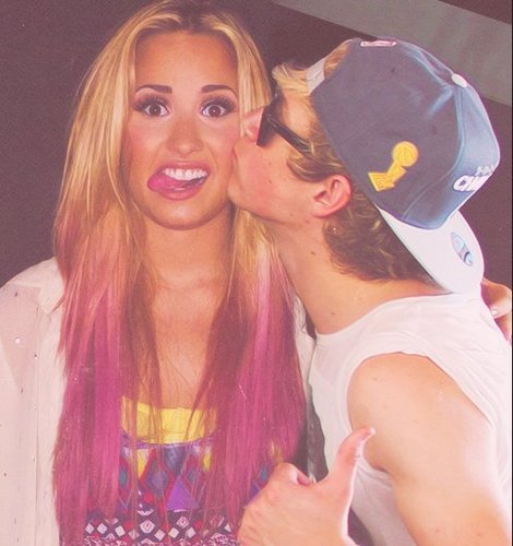 #Naisy = @BrokenDaisy_H, @AdoranThisHoran.