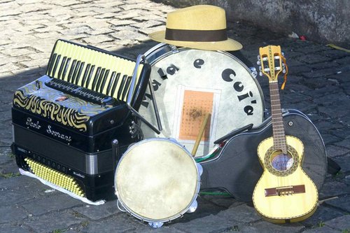 O Mala e Cuia é a autêntica mistura do Tradicional Forró Pé de Serra, com o que há de melhor no Samba Carioca.