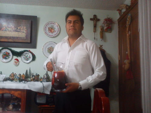 amante de la vida, escritor de pocas palabras, alegre y sencillo, y como todos un amigo del relajo