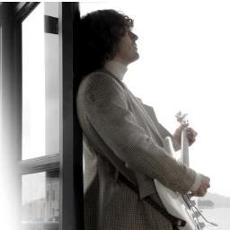 Simone Cecchini, autore, musicista, cantante.
Bio approfondita nella sezione bio di http://t.co/FUHGlbw6