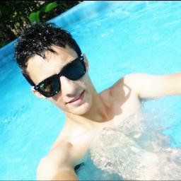 Pode Acessar quee vse vai ver www.euamovoce aonde vse vai eu tambem quero ir vse naum é twitter mais eu quero te seguir .. ♪