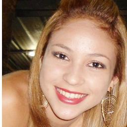 17 Anos , Canceriana,Ciumenta e super fã do Allan da banda calypso . Gosto de viver intensamente todos os dias e costumo rir das minhas próprias tolices :D