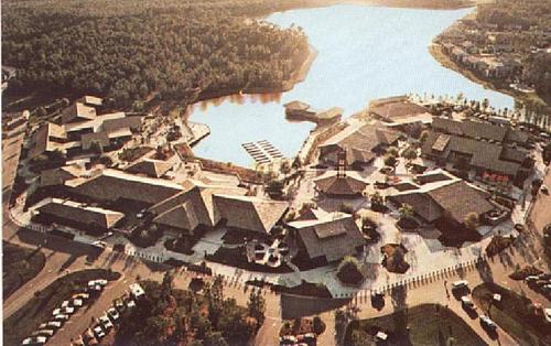 Tweeting from 1978. Hop on the 4 and discover Another Side of the World! Follow us for updates on all the amazing discoveries around Lake Buena Vista, Florida.