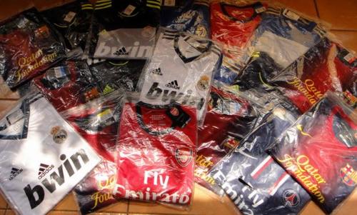 Menjual berbagai jersey kualitas gradeAAA(140rb) ,Grade ori(150rb) ,Player Issue(160rb). terjamin kualitas dan pasti:)