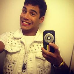 Bio?160 caracteres são muito pouco pra ser dito o meu amor por vcs @Lua_Blanco @Aguiarthur  @melfronckowiak  @ChayLeao @sophiaabrahao @micaelBorges_ 07/03/2012