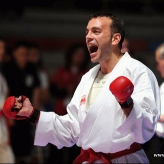 Fui campeón del mundo de karate en 2002 y 2006. 

Ahora soy profesor-investigador en @inefmadrid
y @ucm_educacion y ayudo a otros a luchar por sus sueños