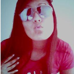 Ela vai embora , dessa vez é de verdade . Cansada de dar o máximo e não receber metade ♪ ♫