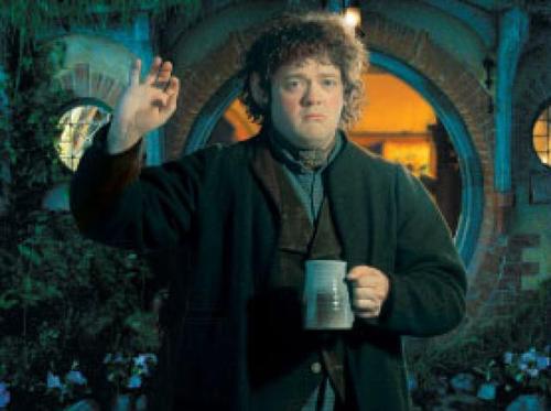 Me llaman Gordo, Dueño de la empresa de exportación de hierba de fumar y cerveza Hobbit para toda la Tierra Media. Cliente del Dragón Verde #SpanishFakeESDLA