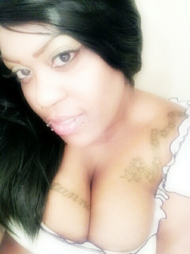 ChyynnaMonroe's profile picture. Hair Stylist By Nature... also I specialize in Makeup and fashion... and im a lesbian... so I l♥ve the Ladies