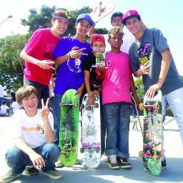 Sou o cara q sempre caiu de skate k .Que só anda cm os Verdadeiros e q ama a melhor amiga q eu tenho ...